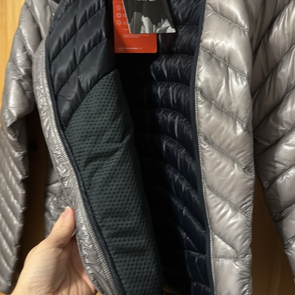 Mountain Hardwear Jacket - Picture 6 of 7